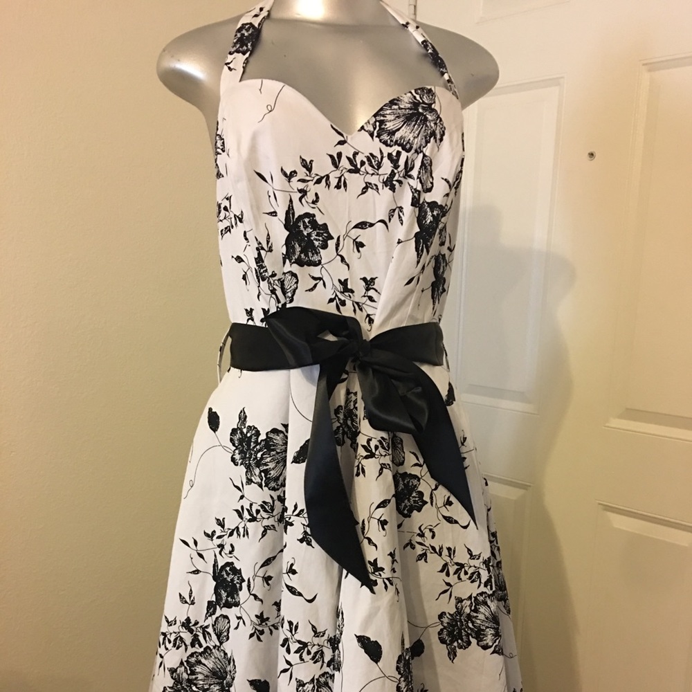 Dress By, Queen Of Holloway very Beautiful dress